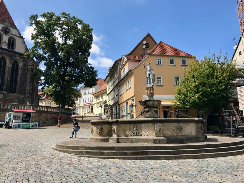 Blick auf den Marktbrunnen in Arnstadt