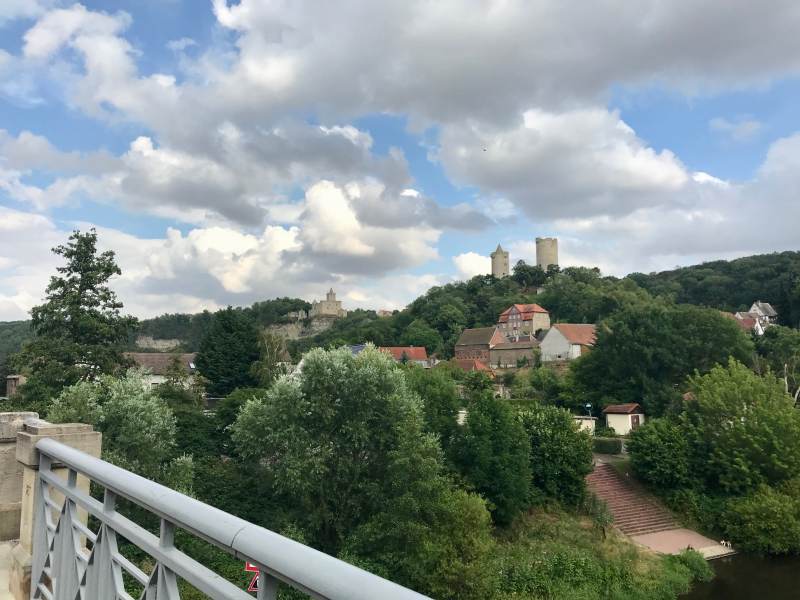 Blick von der Saale-Brücke auf die Rudelsburg