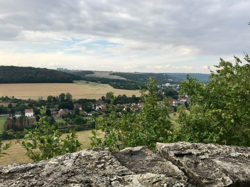 Aussichtspunkt auf dem Berg bei Saaleck