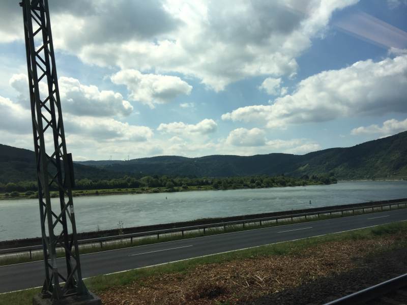 Der Rhein noch aus dem Zug