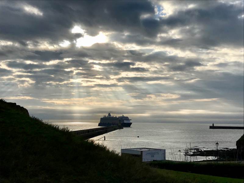 Kreuzfahrtschiff auf dem Weg nach North Shields