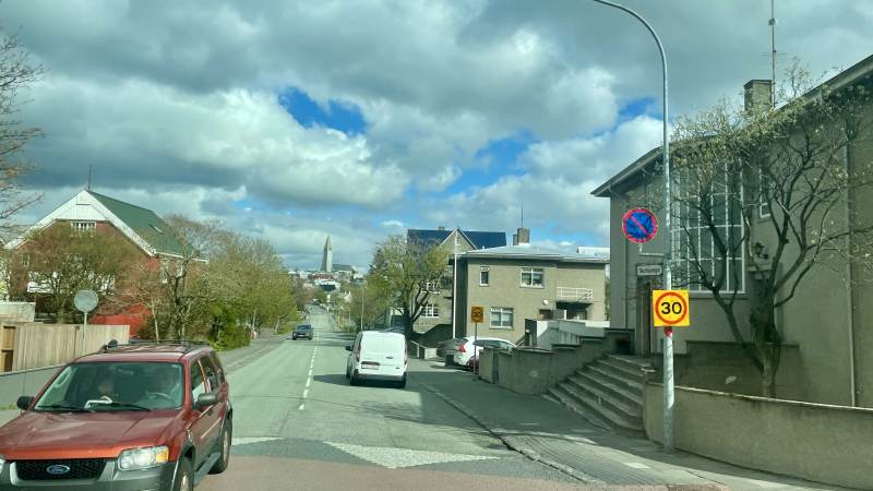 Die Hallgrimskirche aus der Ferne