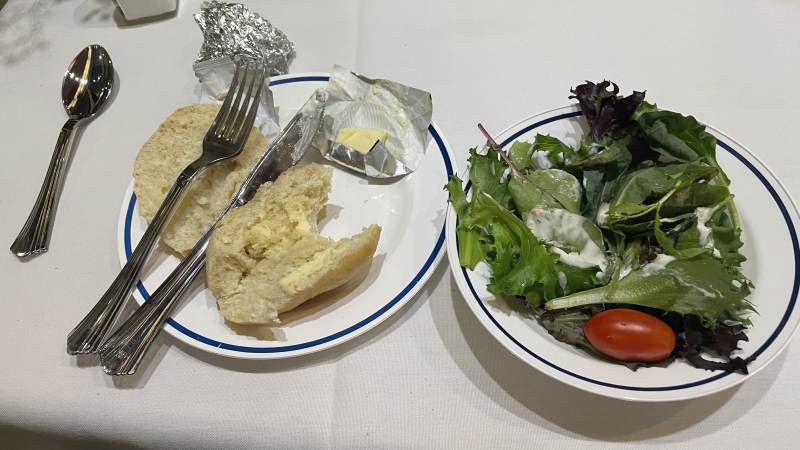 Unser Abendessen: Salat vorweg ...