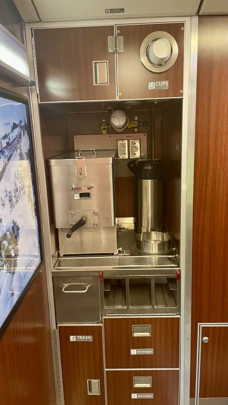 Blick auf die Kaffeeecke zur Selbstbedienung