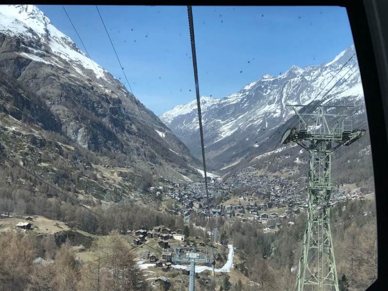 Blick ins Tal, es liegt tatsächlich noch Schnee.